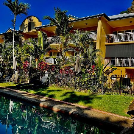 The York Beachfront Holiday Apartments Yorkeys Knob Екстериор снимка
