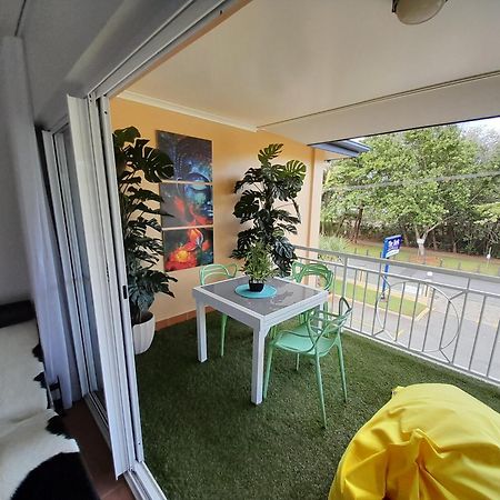 The York Beachfront Holiday Apartments Yorkeys Knob Екстериор снимка