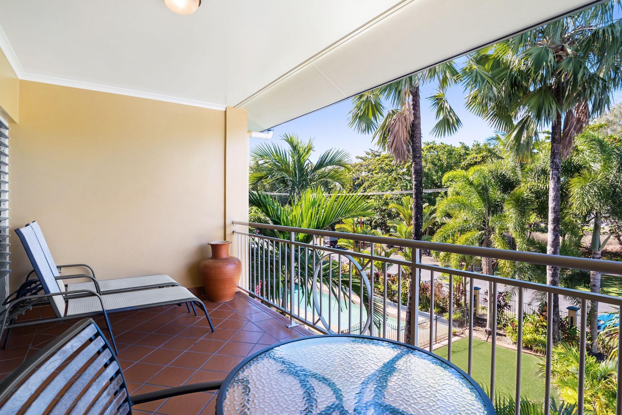 The York Beachfront Holiday Apartments Yorkeys Knob Екстериор снимка
