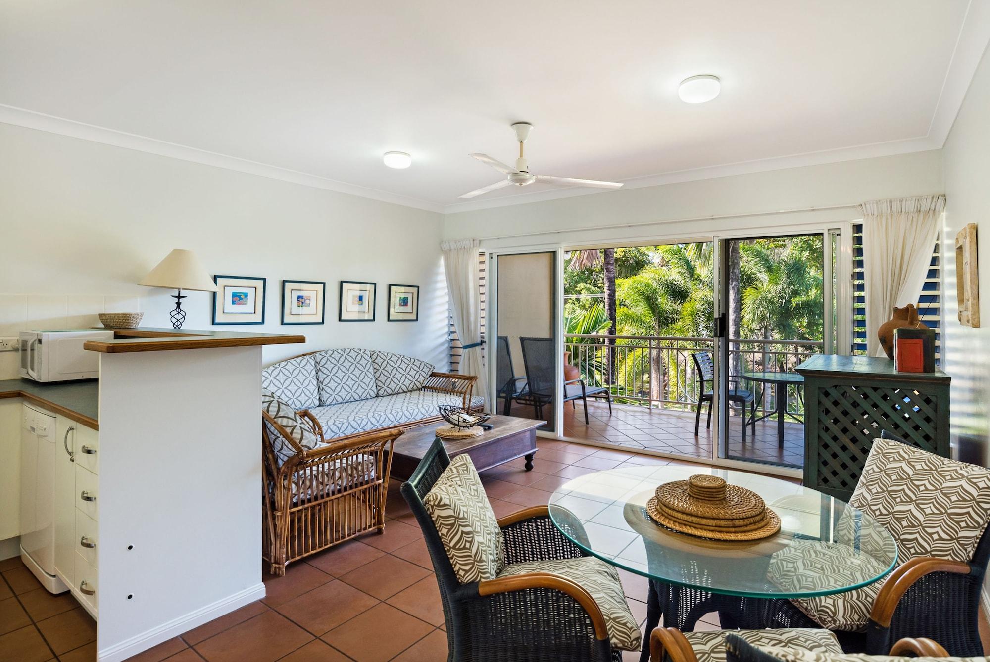 The York Beachfront Holiday Apartments Yorkeys Knob Екстериор снимка