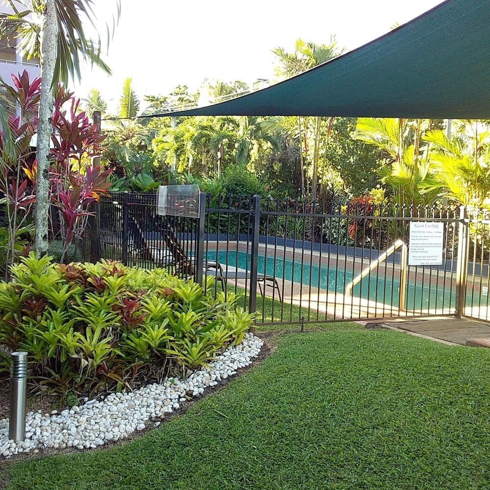 The York Beachfront Holiday Apartments Yorkeys Knob Екстериор снимка