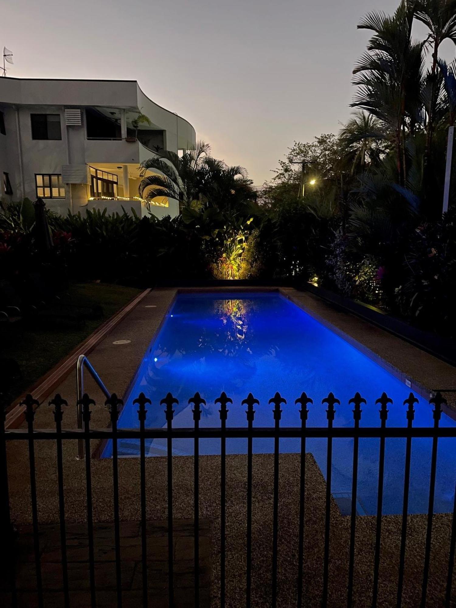 The York Beachfront Holiday Apartments Yorkeys Knob Екстериор снимка