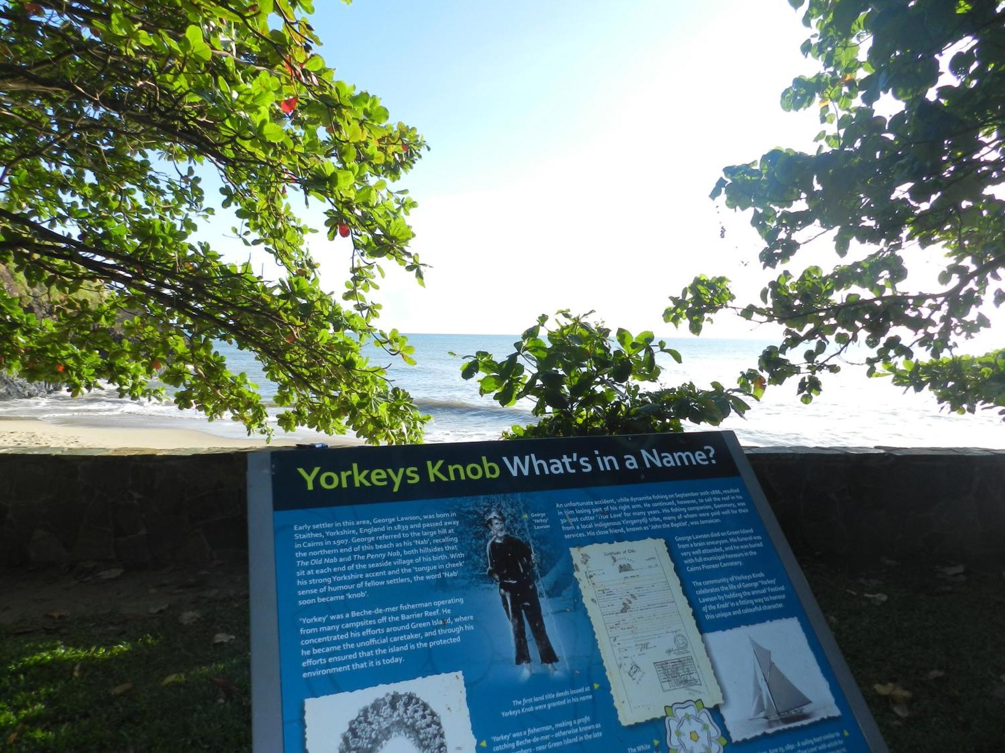 The York Beachfront Holiday Apartments Yorkeys Knob Екстериор снимка