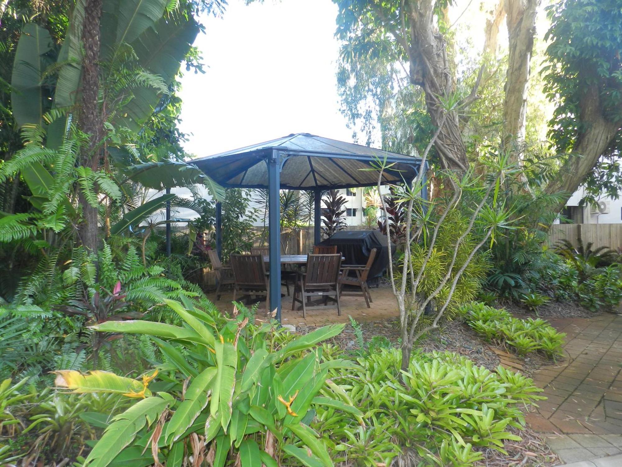 The York Beachfront Holiday Apartments Yorkeys Knob Екстериор снимка
