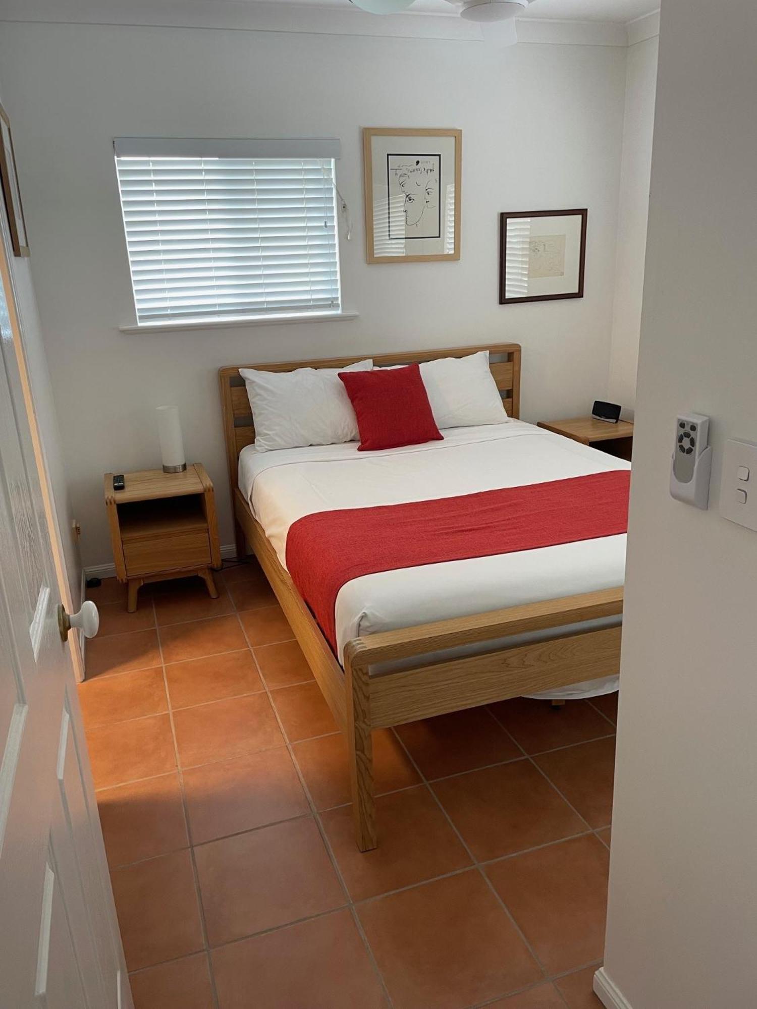 The York Beachfront Holiday Apartments Yorkeys Knob Екстериор снимка