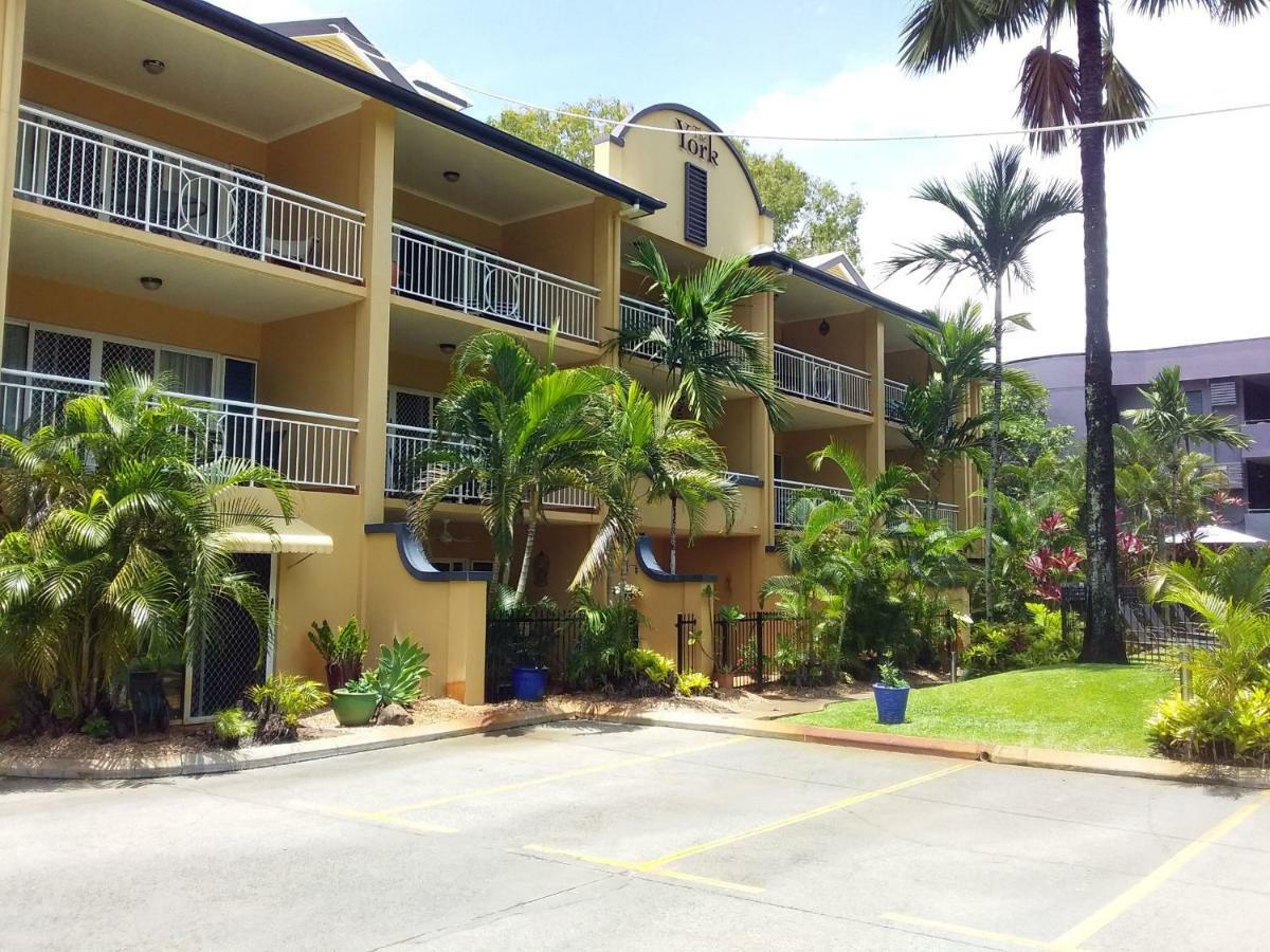 The York Beachfront Holiday Apartments Yorkeys Knob Екстериор снимка