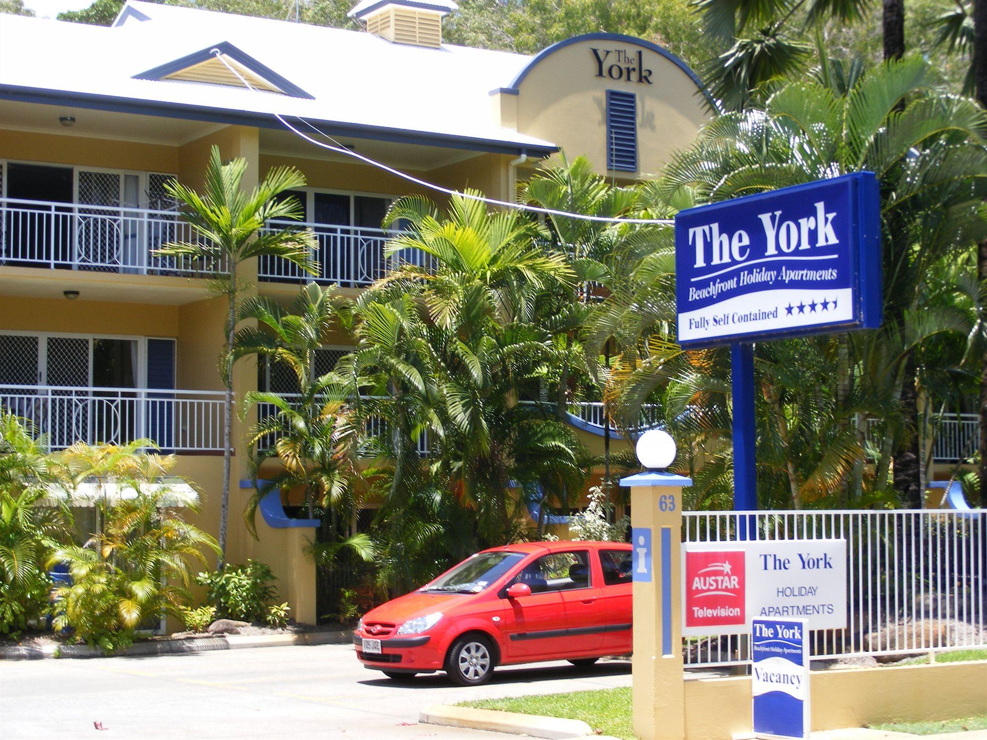 The York Beachfront Holiday Apartments Yorkeys Knob Екстериор снимка